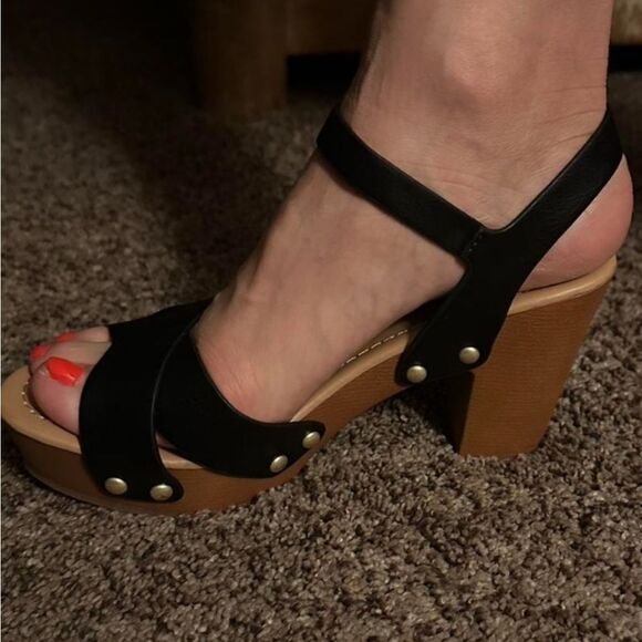 BRAND NEW SODA  WOMENS BLOCK HEEL PLATFORM SANDAL  - Picture 1 of 16